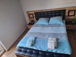 Postel nebo postele na pokoji v ubytování Apartament kwiatowa