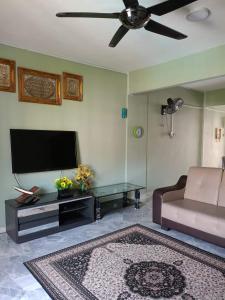 TV a/nebo společenská místnost v ubytování HAR Homestay
