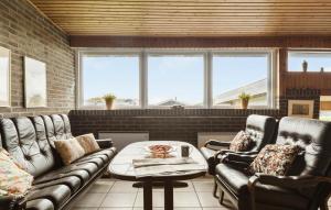 Χώρος καθιστικού στο Stunning Home In Thisted With Sauna