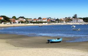 Naturlandskabet i nærheden af feriehuset + 31 billeder