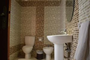 A bathroom at Morgenland Holly Village