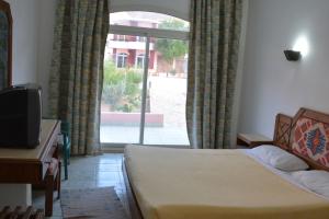 A bed or beds in a room at Morgenland Holly Village