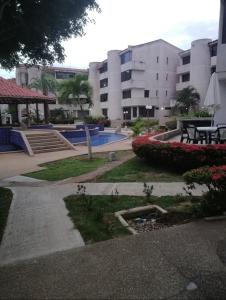 Imagen de la galería de Low Level Terrace Close to beaches shops permanent water wifi, en Porlamar