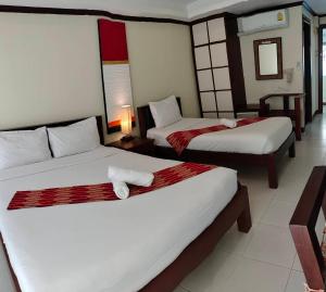 Postel nebo postele na pokoji v ubytování Khon Kaen Orchid Hotel