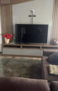 a living room with a large flat screen tv at Casa com piscina in Cianorte