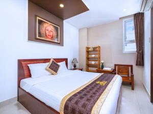 Ένα ή περισσότερα κρεβάτια σε δωμάτιο στο Dubai Hotel