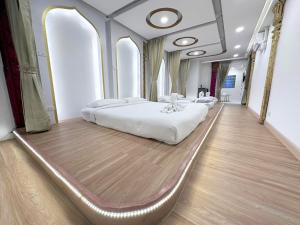 Postel nebo postele na pokoji v ubytování One Dhatu Ayutthaya Premium Homestay