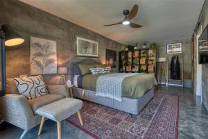 Postel nebo postele na pokoji v ubytování SALT Luxury Couples Bungalow