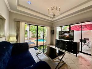 a living room with a couch and a chandelier at VIEW TALAY VILLAs POOL 53, JOMTIEN BEACH, PATTAYA in Jomtien Beach