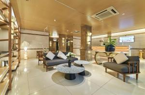 Khu vực ghế ngồi tại Sky Gem Hotel - Ben Thanh