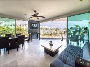 Χώρος καθιστικού στο ARIA Residence Beachfront luxury New vallarta