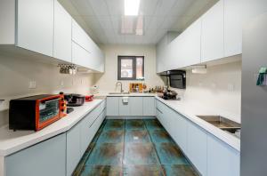 Kuchyň nebo kuchyňský kout v ubytování Gubeikou Great Wall Yunyeshu Boutique Guesthome