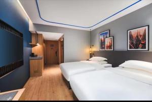 Postel nebo postele na pokoji v ubytování Country Inn & Suite by Radisson, Shanghai Railway Station