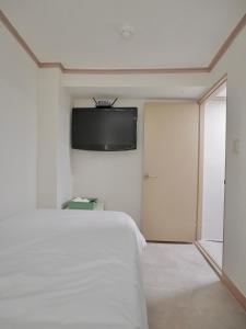 TV a/nebo společenská místnost v ubytování J5 Hostel