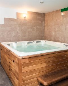 Zdjęcie z galerii obiektu Apartament Nosalowy Sen Jacuzzi & Sauna w Zakopanem
