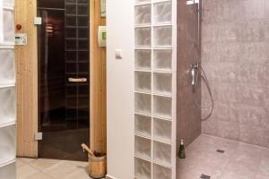Łazienka w obiekcie Apartament Nosalowy Sen Jacuzzi & Sauna