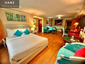 Katil atau katil-katil dalam bilik di S79 Saigon Garden Hotel & Spa