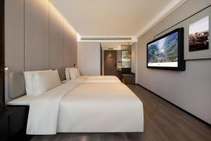 Posteľ alebo postele v izbe v ubytovaní Atour Hotel Xichang Municipal Affairs Center