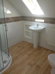 a bathroom with a sink and a shower at Forest View Holiday Park in Burscough