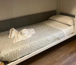 A bed or beds in a room at Les Artes
