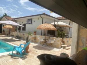 Bazén v ubytování Villa Irma guest house nebo v jeho okolí
