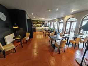 Un restaurante u otro lugar para comer en Boutique Hotel Templ