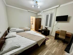Postel nebo postele na pokoji v ubytování Guest House Leon