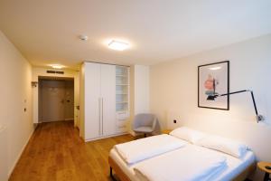 Ein Bett oder Betten in einem Zimmer der Unterkunft smartments Wien Heiligenstadt