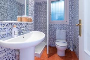 Koupelna v ubytování Villa con piscina privada en Begur + 21 fotografií