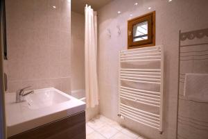 a bathroom with a sink and a shower at Gites La Palombière La Gardelle in Bézenac +24 photos
