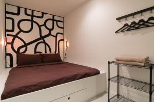 Postel nebo postele na pokoji v ubytování Studio in creative district, FREE parking