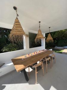 Fotografia z galérie ubytovania Villa Ibiza Chic à Calahonda - Piscine et Proximité Plage v Marbelli