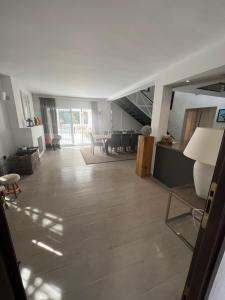 Posedenie v ubytovaní Villa Ibiza Chic à Calahonda - Piscine et Proximité Plage