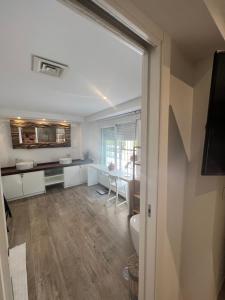 Kuchyňa alebo kuchynka v ubytovaní Villa Ibiza Chic à Calahonda - Piscine et Proximité Plage