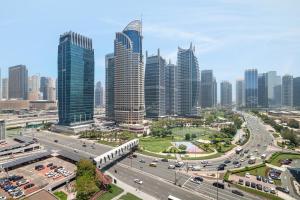 Nespecifikovaný výhled na destinaci Dubaj nebo výhled na město při pohledu z apartmánu