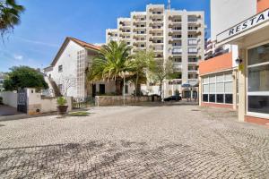 an empty street in front of a building at Penthouse Paradise - Praia da Rocha in Portimão