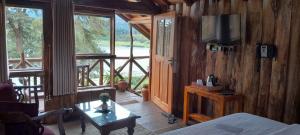 Μπαλκόνι ή βεράντα στο Eco Creations Wooden Cottage