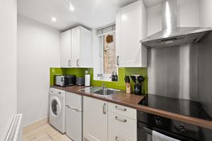 Cuina o zona de cuina de Londwell, Stylish Mayfair Central London Apartment