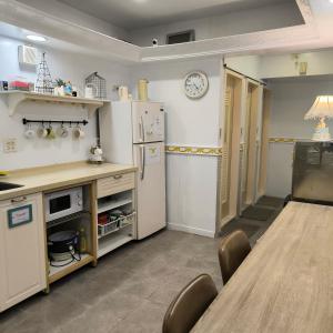 Kuchyň nebo kuchyňský kout v ubytování 橙舍二館 TW Hostel 2
