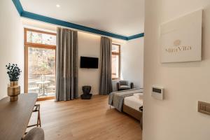 TV a/nebo společenská místnost v ubytování MiraVita Boutique Hotel - Adults Only