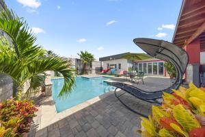 a swimming pool with a table and a umbrella at Piedra Plat 1 A in Oranjestad