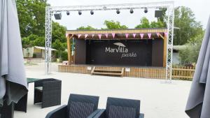 Foto Cadenet’s asuva majutusasutuse Mobil Home vue sur le lac dans un camping 4 étoiles à Cadenet galeriist