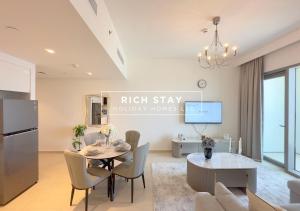 Kuchyň nebo kuchyňský kout v ubytování Incredible 1BR, Downtown Views II near Dubai Mall