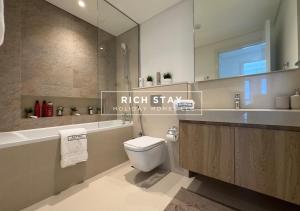 Koupelna v ubytování Incredible 1BR, Downtown Views II near Dubai Mall