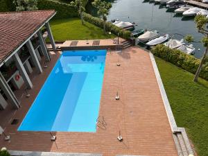 Bazén v ubytování Lake Como Serenity Suite nebo v jeho okolí