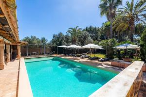 Bazén v ubytování Es Revellar Art Resort - Adults Only nebo v jeho okolí