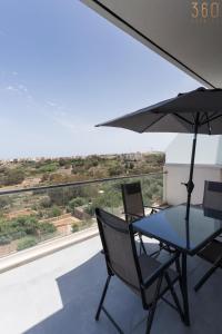 Balkón nebo terasa v ubytování Stunning 3BR home in Gozo with access to pool by 360 Estates