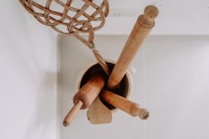 a bunch of cooking utensils in a pot at Palazzo Pinto B&B - Brindisi (Italy) in Brindisi