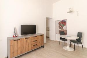 A television and/or entertainment centre at La Casa di Nonna