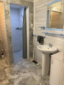 Koupelna v ubytování Nadbrzegiem Szczycionek - Domy całoroczne nad jeziorem